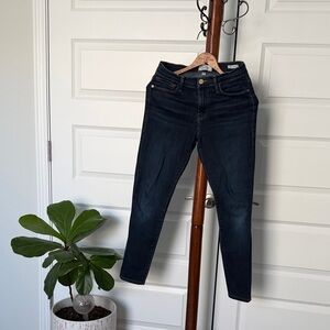 Frame Denim Women's Skinny Jeans in Dark Blue Wash